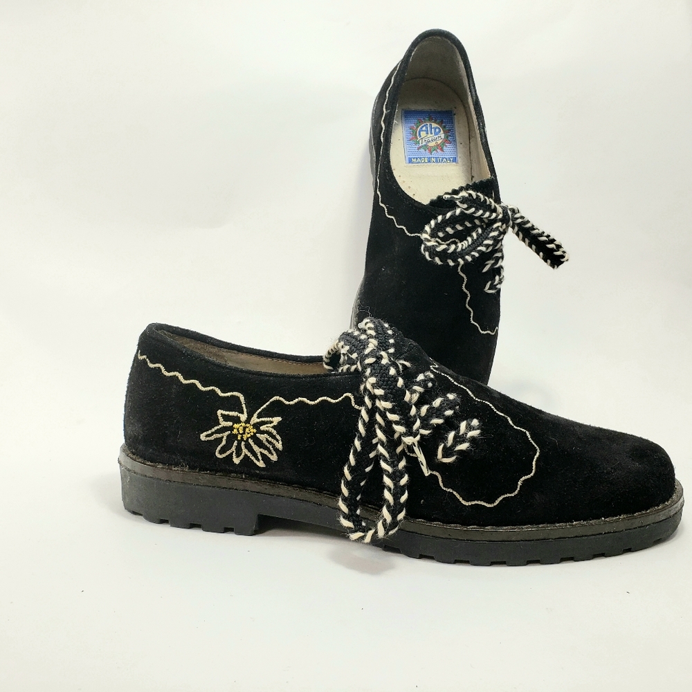 Alp Traum Suede Embroidered Alpine Walking Shoes